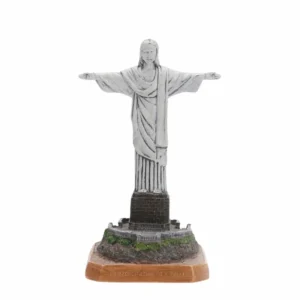 statue du christ redempteur sur fond blanc