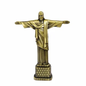 statue du christ sur fond blanc