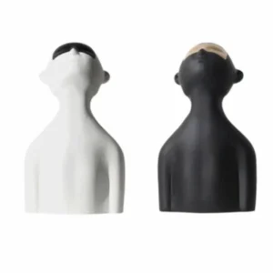 statue en face sur fond blanc