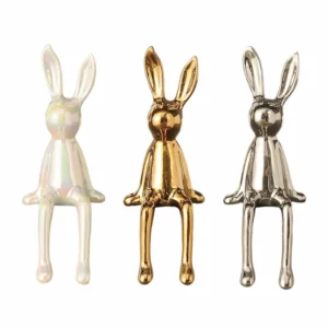 statuette lapin sur fond blanc