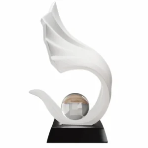 statuette style nordique sur fond blanc