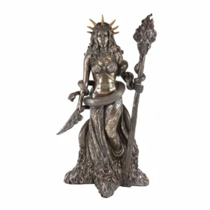 statue hecate en resine sur fond blanc